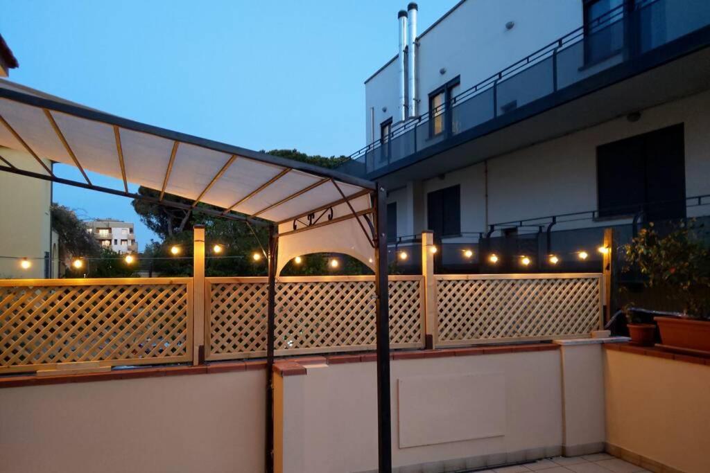 Appartamento Fronte Mare - parcheggio privato Pescara Esterno foto